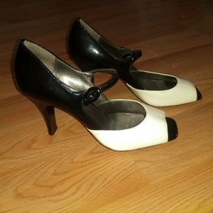 Circa Joan & David patent leather heels